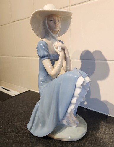 Stunning nao lladro figurine - stunning,