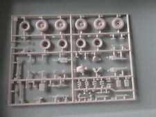 TAMIYA SAS PINK LAND ROVER