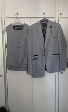 House of Cavani Men's Suit Jacket Size 44R 3 Piece Suit