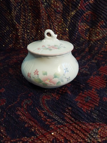 Porcelain trinket box - porcelain,