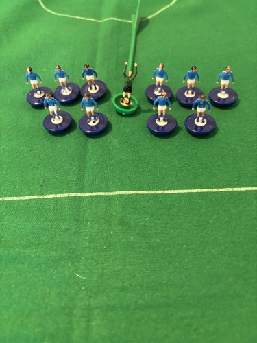 Subbuteo blue and white team - subbuteo,