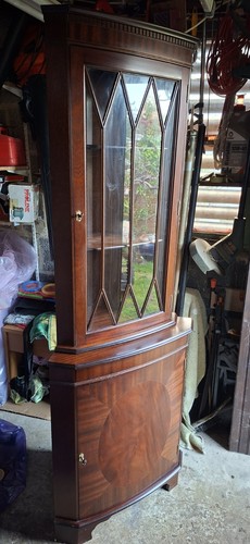 Corner cupboard - corner,