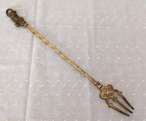 Unusual vintage toasting - unusual, fork