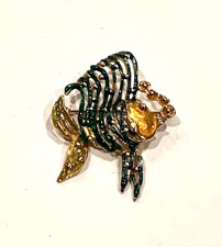 FANTAIL FISH BLOWING BUBBLES