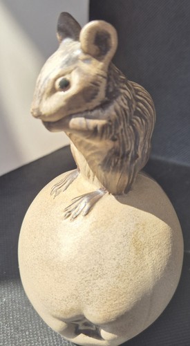 Poole pottery mouse apple - mouse, on