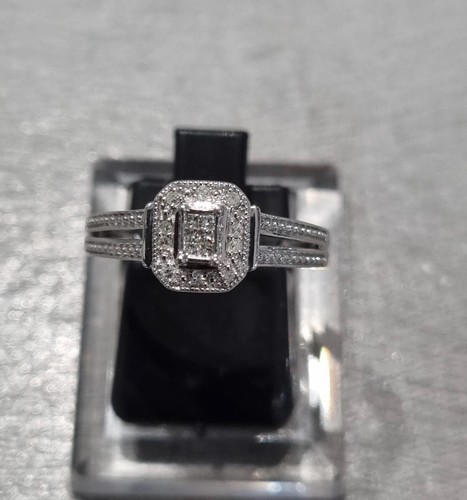 9ct white gold diamond - 9ct,
