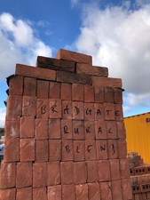 Bricks,  Ivanhoe Olde Village/Bradgate Blend, Ibstock 215 x 102 x 65mm) (300)