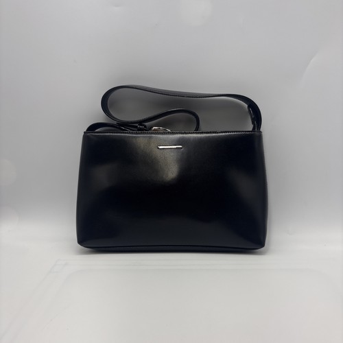 Black leather oroton handbag - black,