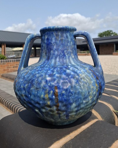Bretby art pottery - (e103),