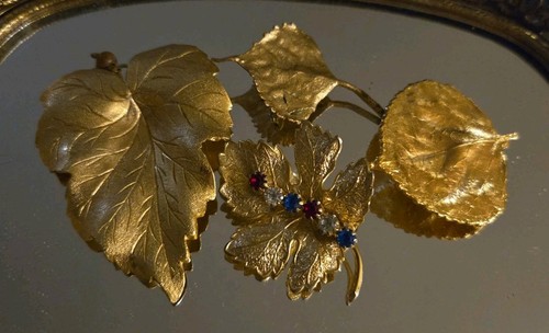 Vintage gold tone leaf brooch - vintage,