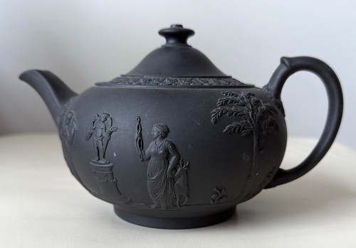 Wedgwood black basalt teapot - black,