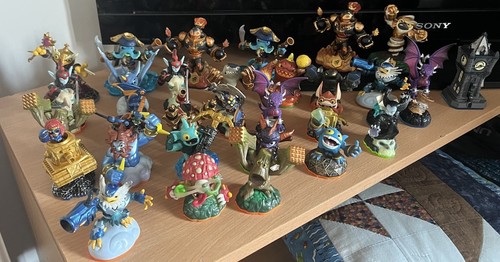 Skylanders figures bundle x30 - skylanders,