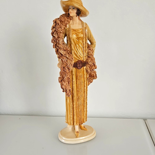 Tall resin figurine 1920s - figurine, a