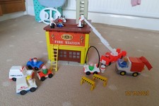 FISHER PRICE VINTAGE FIRE STATION