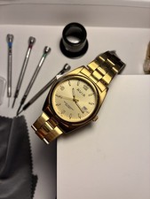Avia gold-tone quartz