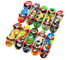 6x Toys Finger Skateboard Set
