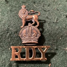 ROYAL DEVON YEOMANRY. CAP AND SHOULDER TITLE BADGE BRASS WW1. AG50