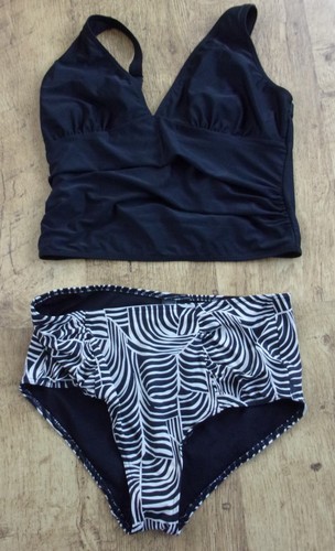 Bikini bottoms in the - m,