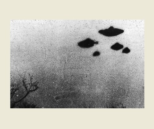 1962 ufo flying saucer - flying,