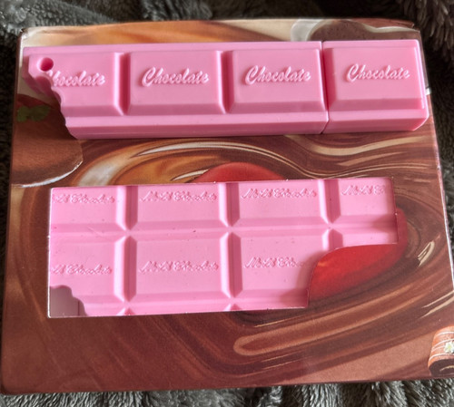 Pink chocolate scented note
