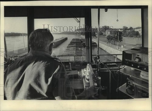 1975 press photo tug - a,