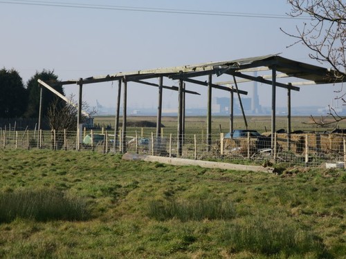 Photo derelict pole barn - pole,