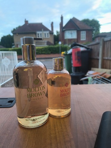 Molton brown london - molton,