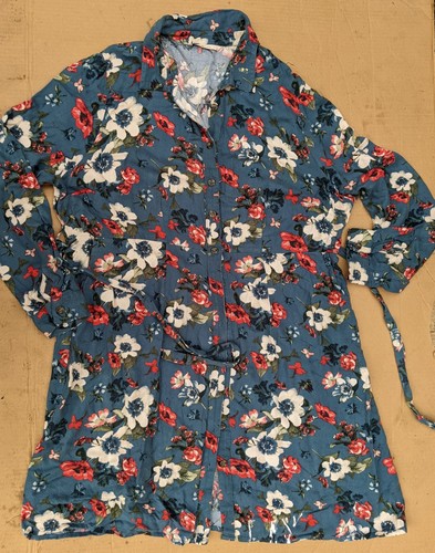 Size flowered button up - size,