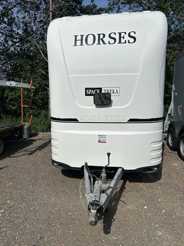 Space treka horse trailer - treka,