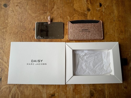 Brand new daisy - marc, jacobs