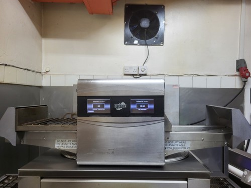Conveyor pizza oven - ,