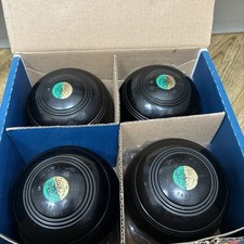 Set of 4 Vitalite Lawn Bowls Size 5 Bias 3