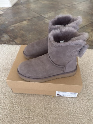 Ugg women navaeh size 7 - women's,