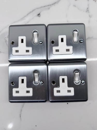 13a gang switched socket - ,