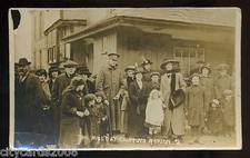 OXFORDSHIRE  CHIPPING NORTON  The Meet - crowd including soldier  RP
