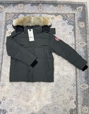 BRAND NEW| CANADA GOOSE| WYNDHAM PARKA| GREY AND RED BADGE| MEDIUM