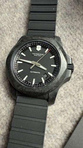 Victorinox x carbon - i.n.o.x,