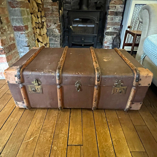 Vintage travelling steamer - travelling,