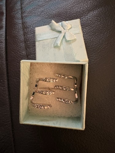 Unusual three pronged silver - pronged,