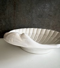 Scallop Bowl Pearlescent White