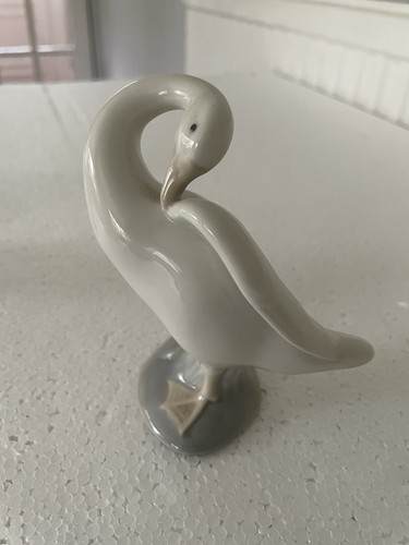 Lladro porcelain figurine - of, a