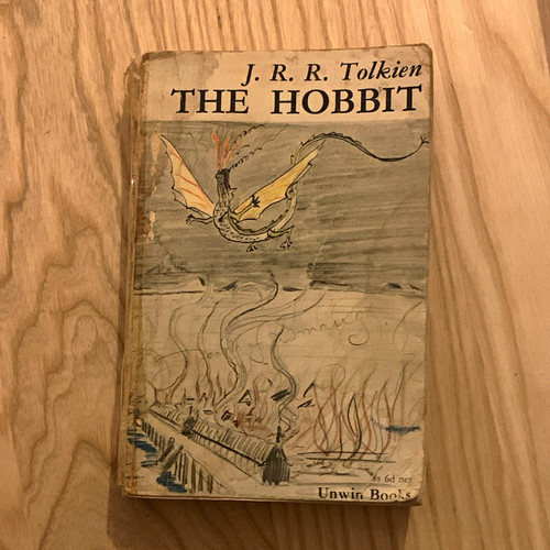 Tolkien the hobbit - j.,