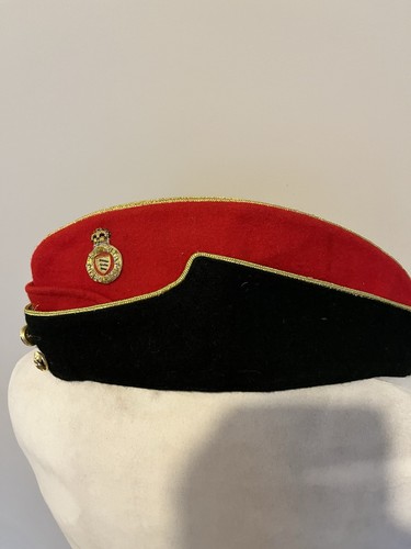 Side cap with badge - side,