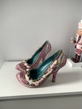 Irregular choice cortesan