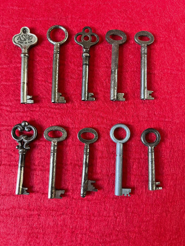 Vintage antique skeleton keys - antique,