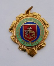 1971-72 SOUTHEND YOUTH FOOTBALL LEAGUE MEDAL, ENGRAVED "LINESMAN, "C" CUP"