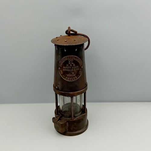 Eccles miners lamp - lamp, protector