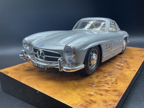 Burago mercedes benz - 1/18, ~