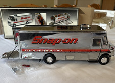 SNAP ON MT-55 Freightliner Diecast Model Truck 1:32 Scale  Metal Chrome 