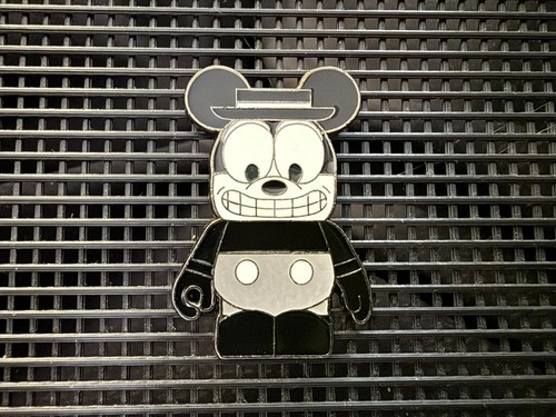 2013 disney mickey mouse pin - mouse,